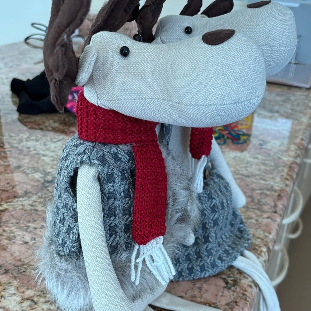 Source Unknown Festive Reindeer Decor with Red and Gray Accents